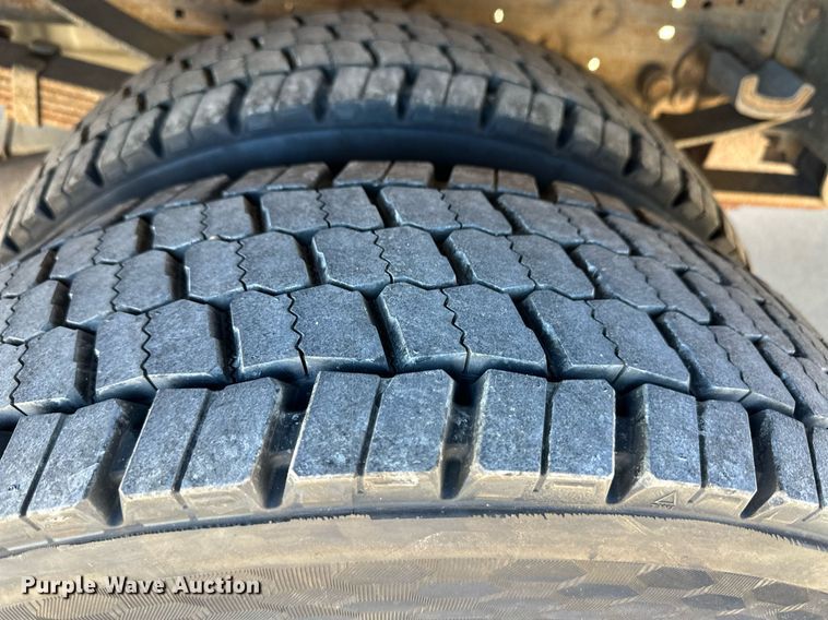 image for item ER8792 2004 Ford F450 Super Duty bucket truck