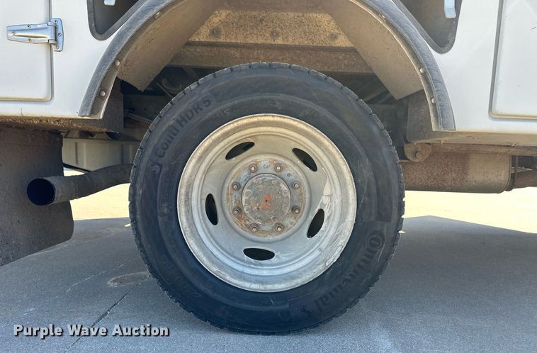 image for item ER8792 2004 Ford F450 Super Duty bucket truck