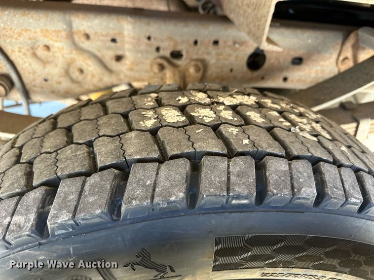 image for item ER8792 2004 Ford F450 Super Duty bucket truck