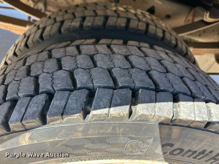 image for item ER8792 2004 Ford F450 Super Duty bucket truck