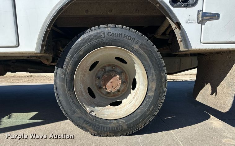 image for item ER8792 2004 Ford F450 Super Duty bucket truck