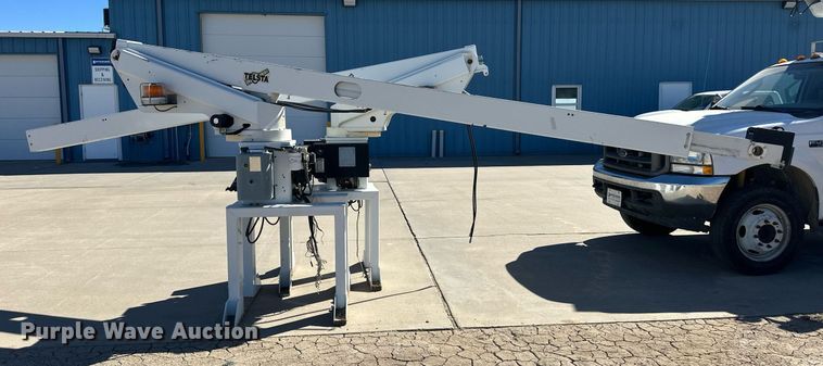 image for item ER8792 2004 Ford F450 Super Duty bucket truck