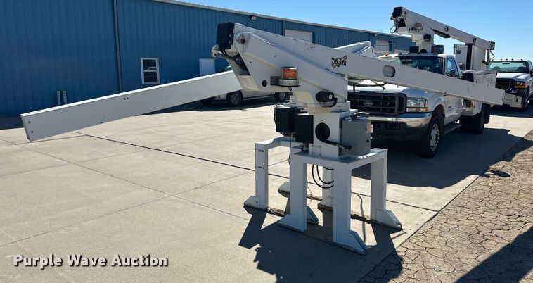 image for item ER8792 2004 Ford F450 Super Duty bucket truck