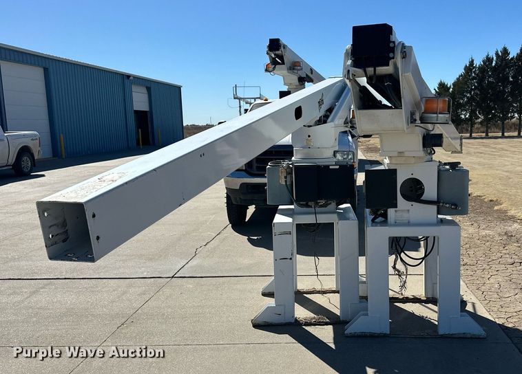 image for item ER8792 2004 Ford F450 Super Duty bucket truck