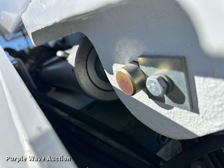 image for item ER8792 2004 Ford F450 Super Duty bucket truck