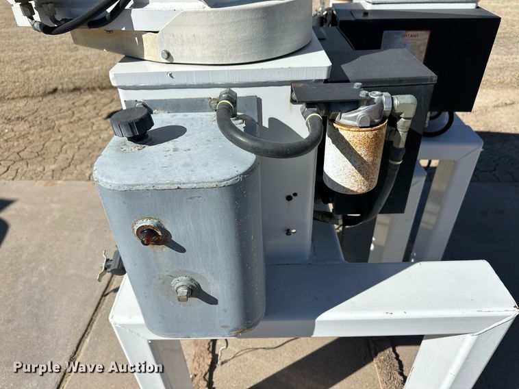 image for item ER8792 2004 Ford F450 Super Duty bucket truck