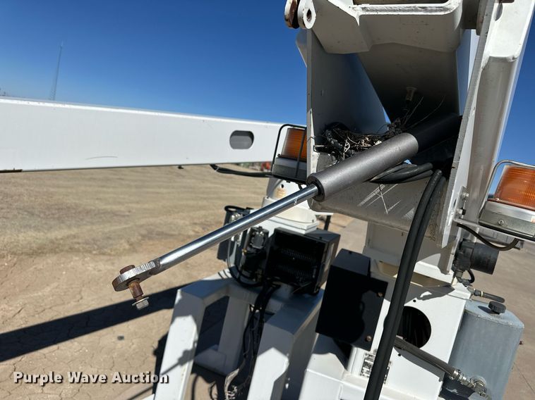 image for item ER8792 2004 Ford F450 Super Duty bucket truck