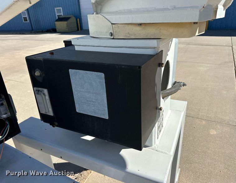 image for item ER8792 2004 Ford F450 Super Duty bucket truck