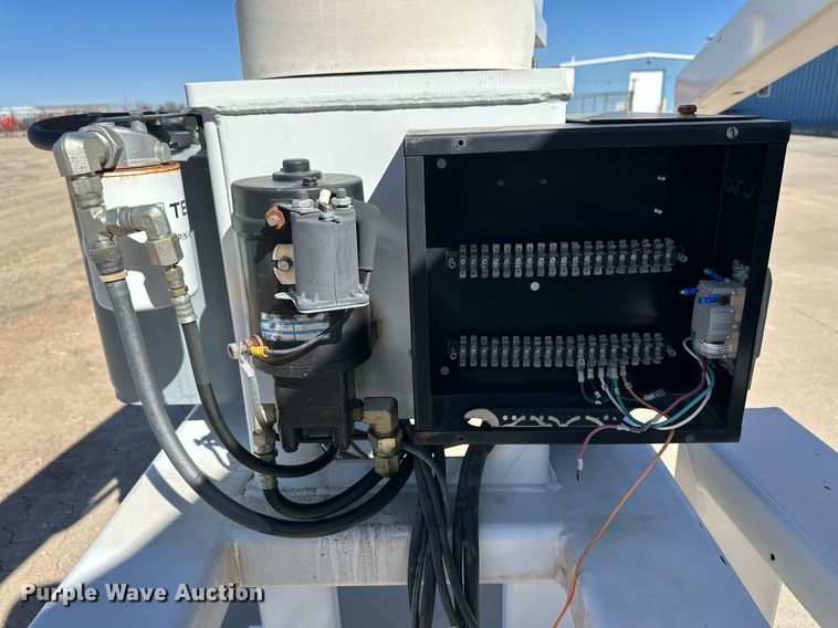 image for item ER8792 2004 Ford F450 Super Duty bucket truck