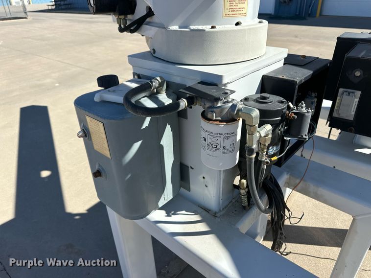 image for item ER8792 2004 Ford F450 Super Duty bucket truck