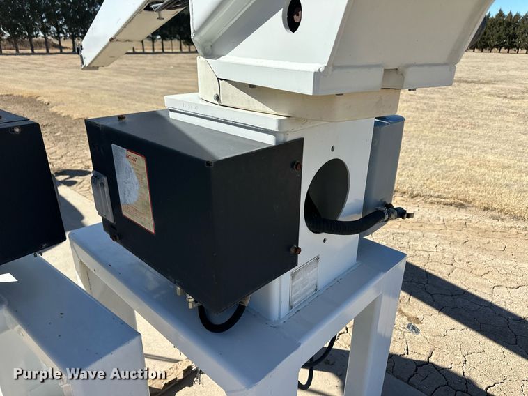 image for item ER8792 2004 Ford F450 Super Duty bucket truck