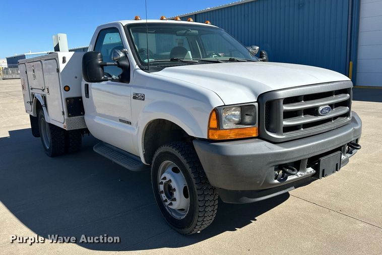 image for item ER8793 2001 Ford F450 Super Duty utility / service truck