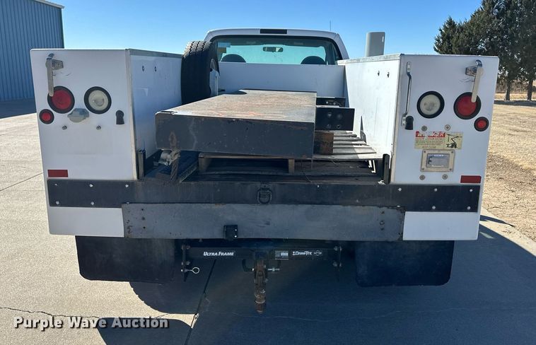 image for item ER8793 2001 Ford F450 Super Duty utility / service truck