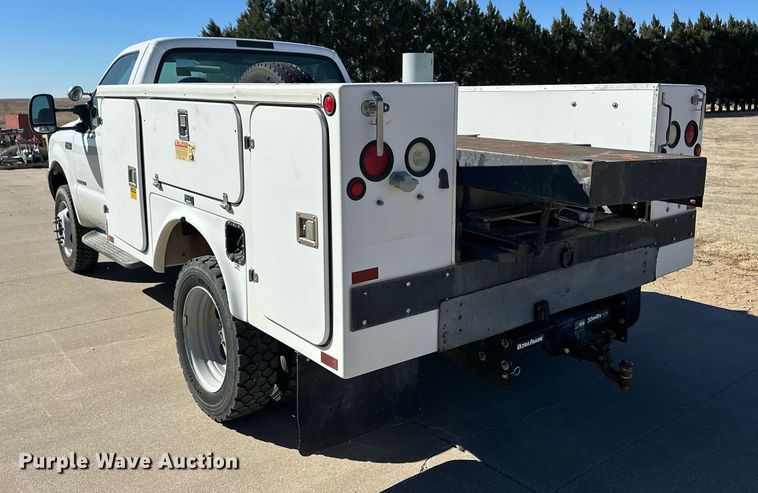 image for item ER8793 2001 Ford F450 Super Duty utility / service truck