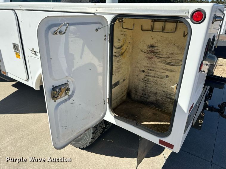 image for item ER8793 2001 Ford F450 Super Duty utility / service truck