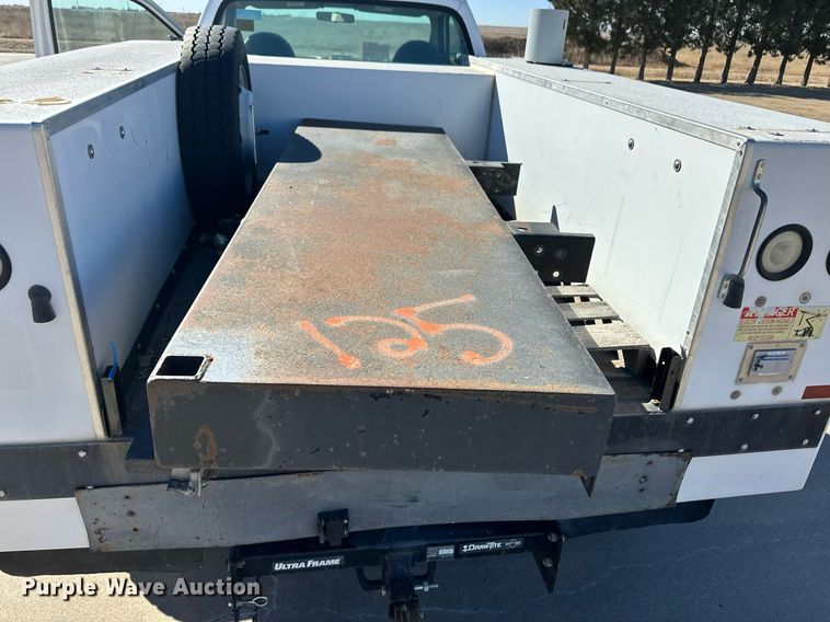 image for item ER8793 2001 Ford F450 Super Duty utility / service truck