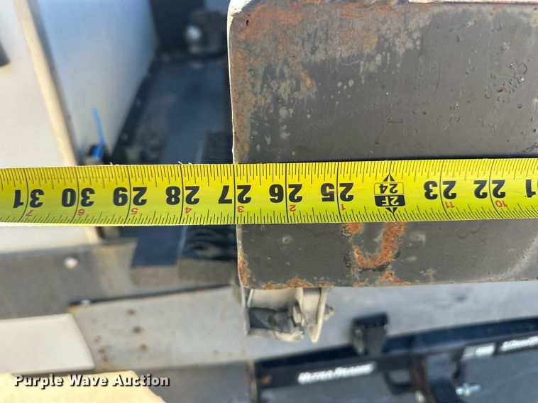 image for item ER8793 2001 Ford F450 Super Duty utility / service truck