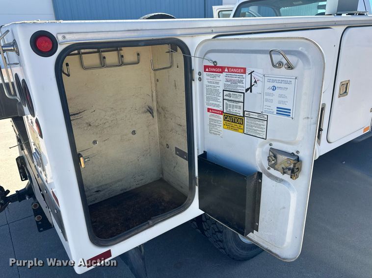 image for item ER8793 2001 Ford F450 Super Duty utility / service truck