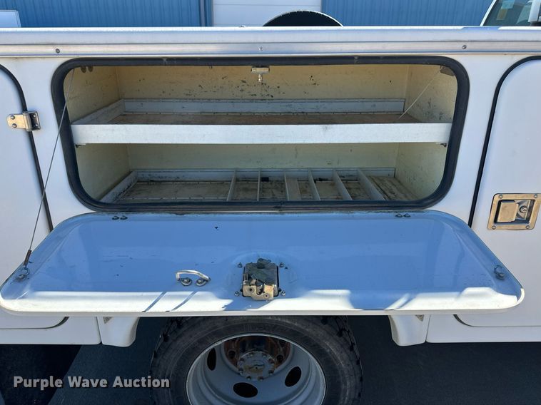 image for item ER8793 2001 Ford F450 Super Duty utility / service truck