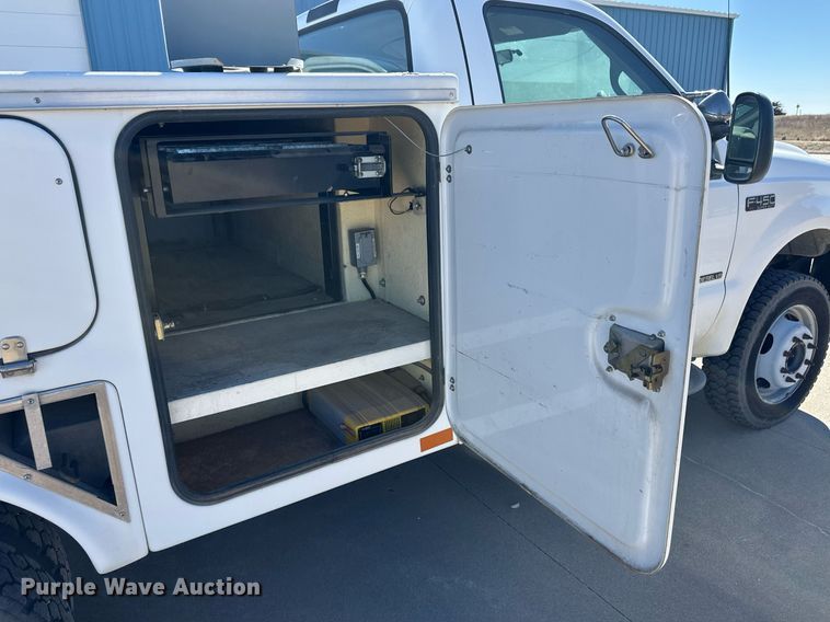 image for item ER8793 2001 Ford F450 Super Duty utility / service truck