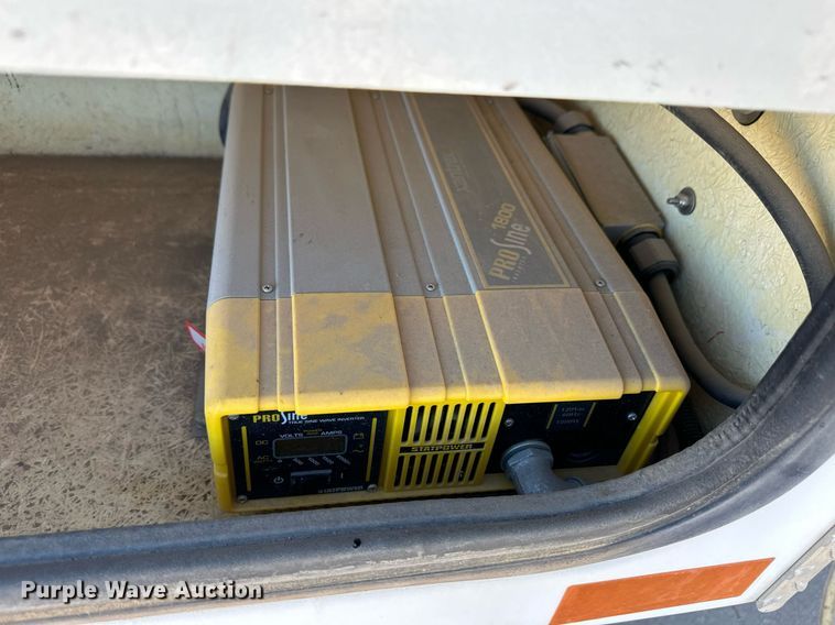 image for item ER8793 2001 Ford F450 Super Duty utility / service truck