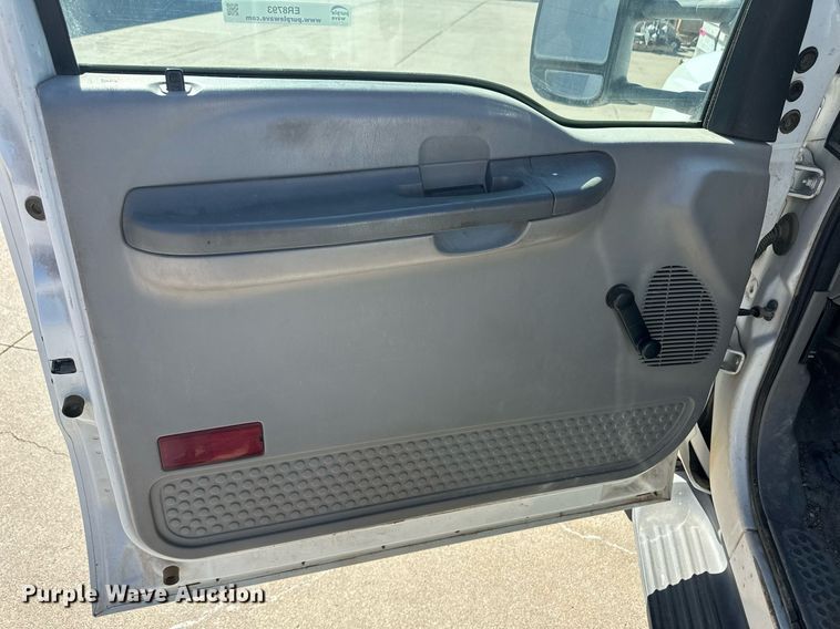 image for item ER8793 2001 Ford F450 Super Duty utility / service truck