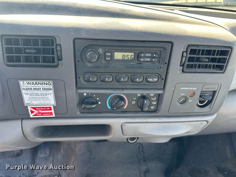 image for item ER8793 2001 Ford F450 Super Duty utility / service truck