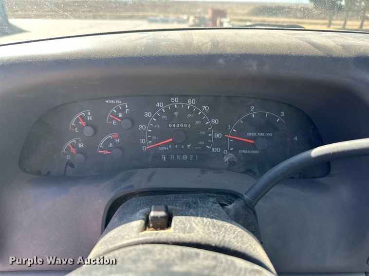 image for item ER8793 2001 Ford F450 Super Duty utility / service truck