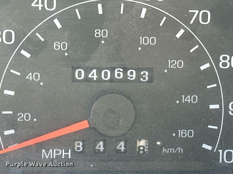 image for item ER8793 2001 Ford F450 Super Duty utility / service truck