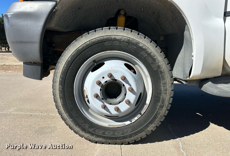 image for item ER8793 2001 Ford F450 Super Duty utility / service truck