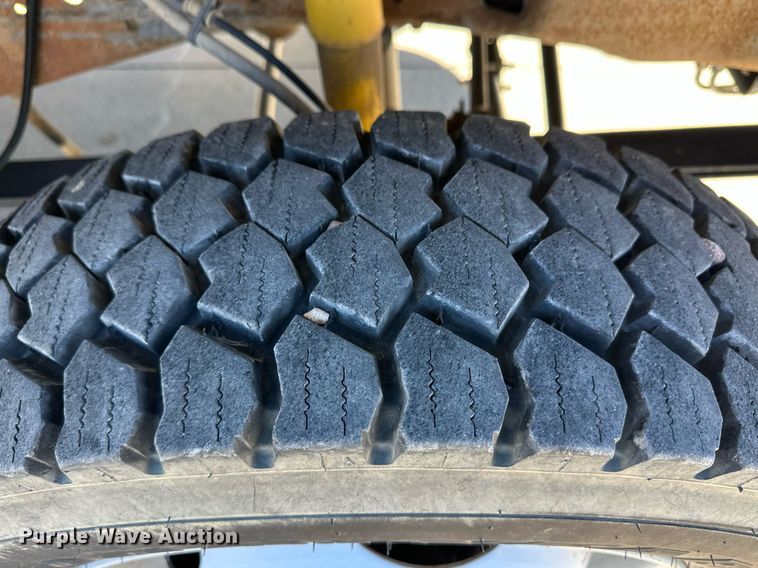 image for item ER8793 2001 Ford F450 Super Duty utility / service truck