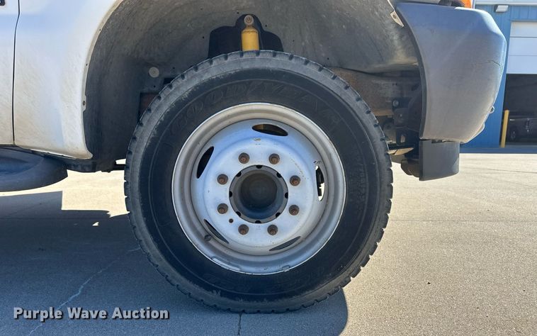 image for item ER8793 2001 Ford F450 Super Duty utility / service truck