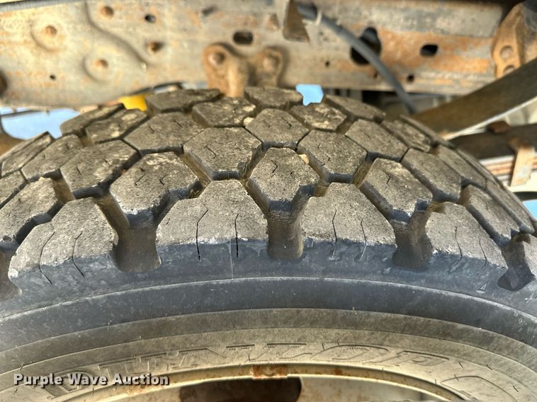 image for item ER8793 2001 Ford F450 Super Duty utility / service truck