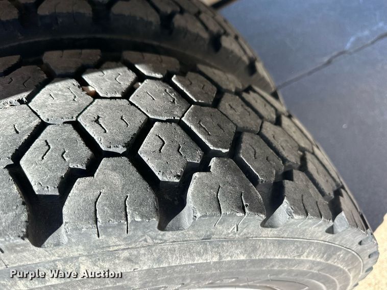 image for item ER8793 2001 Ford F450 Super Duty utility / service truck