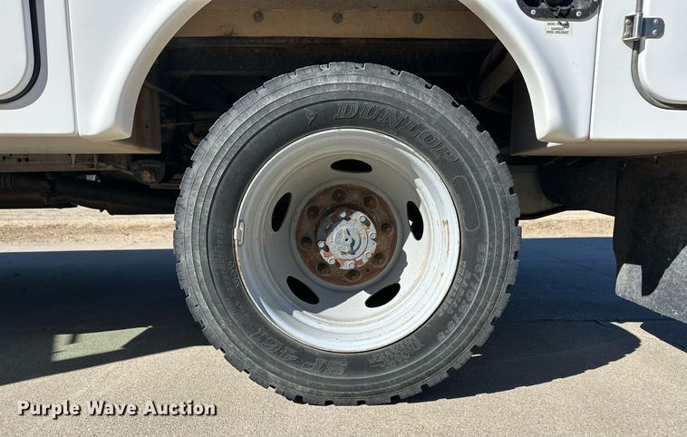 image for item ER8793 2001 Ford F450 Super Duty utility / service truck