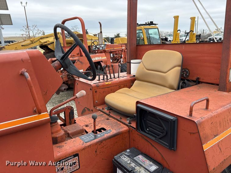 image for item EY9950 1985 Ditch Witch 6510DD trencher