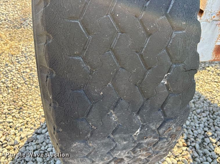 image for item EY9981 Pole trailer