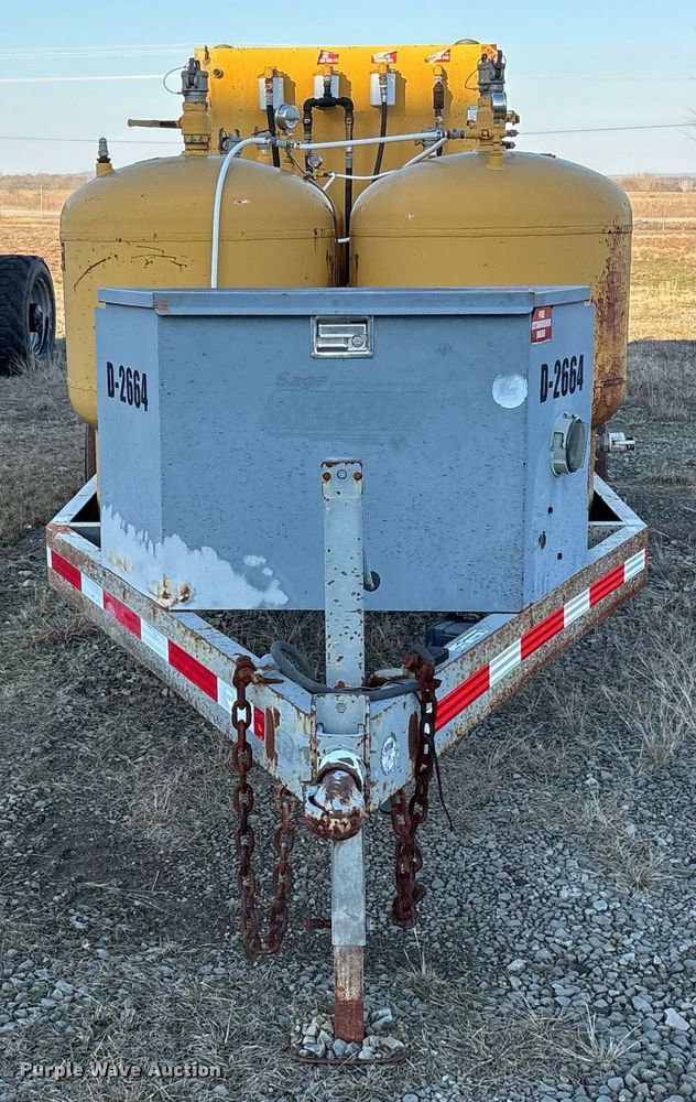 image for item EY9983 2010 Sage Oil Vac 112556 lube trailer