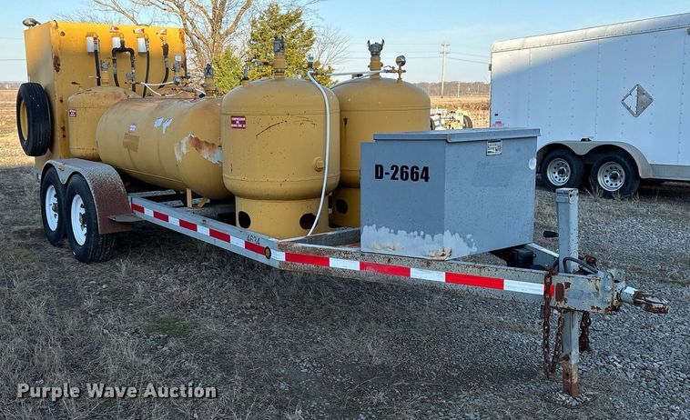 image for item EY9983 2010 Sage Oil Vac 112556 lube trailer