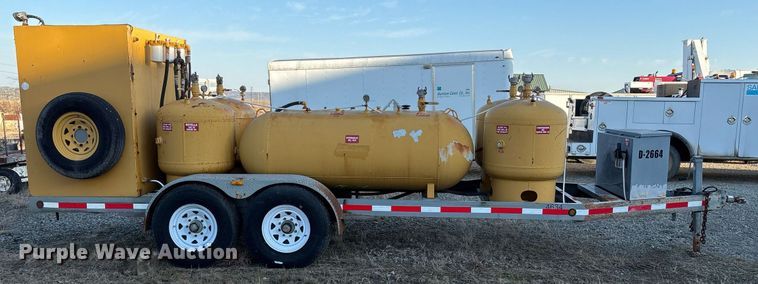 image for item EY9983 2010 Sage Oil Vac 112556 lube trailer