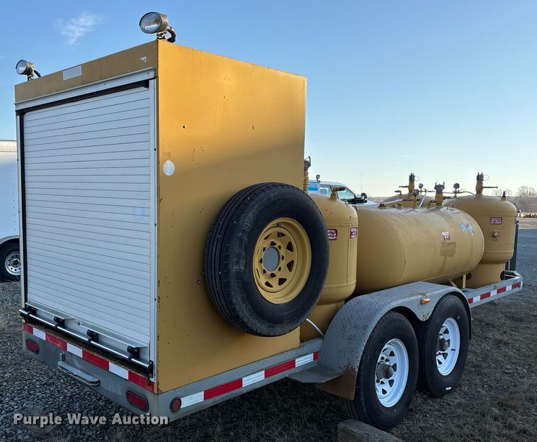 image for item EY9983 2010 Sage Oil Vac 112556 lube trailer