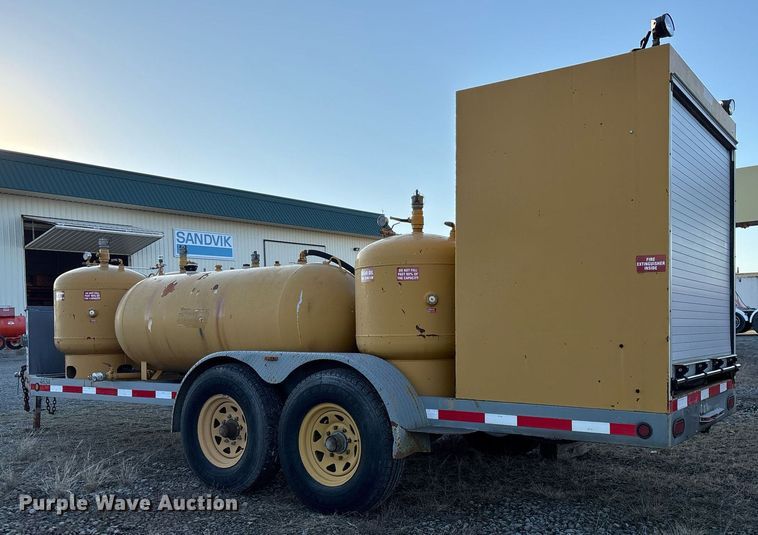 image for item EY9983 2010 Sage Oil Vac 112556 lube trailer