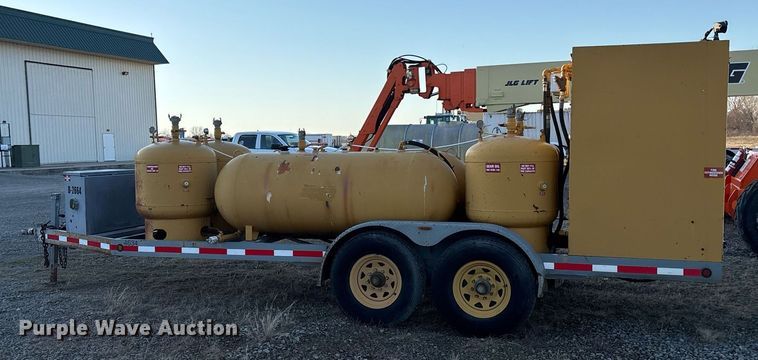 image for item EY9983 2010 Sage Oil Vac 112556 lube trailer