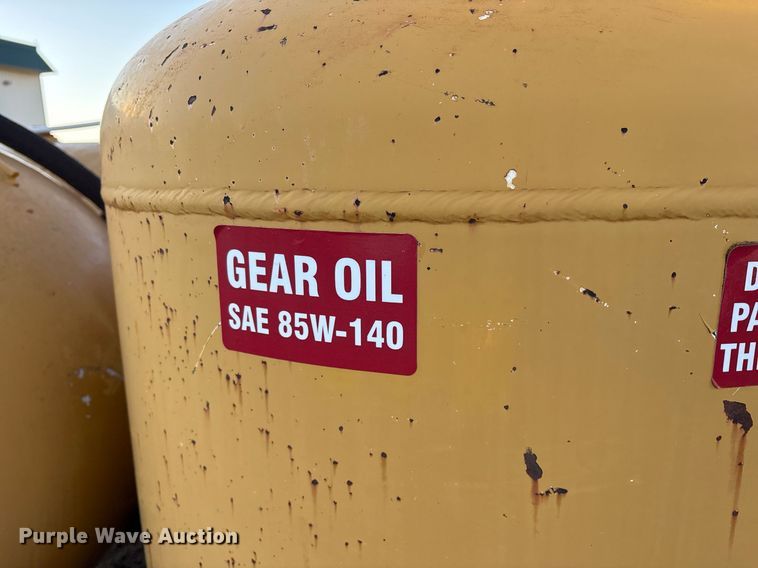 image for item EY9983 2010 Sage Oil Vac 112556 lube trailer