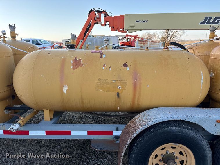 image for item EY9983 2010 Sage Oil Vac 112556 lube trailer