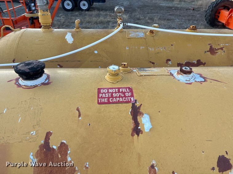 image for item EY9983 2010 Sage Oil Vac 112556 lube trailer