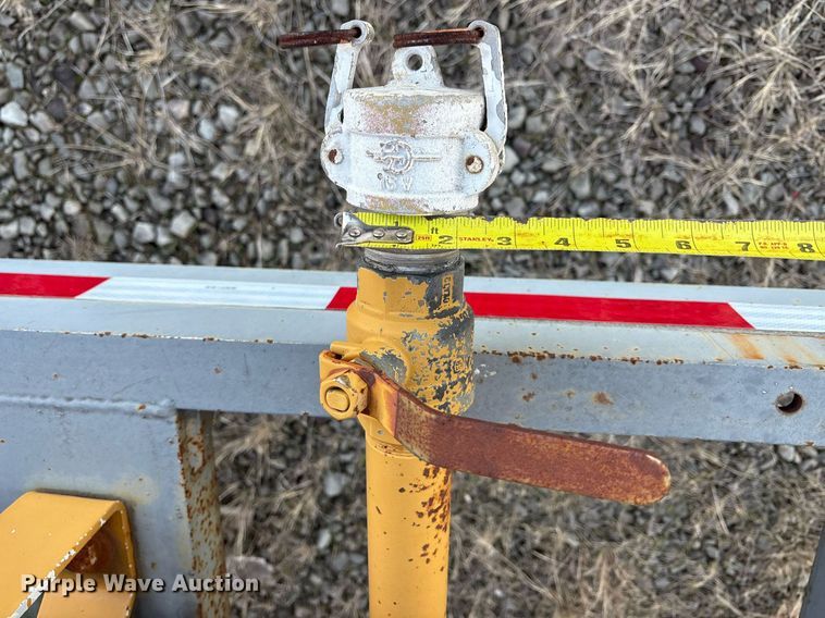 image for item EY9983 2010 Sage Oil Vac 112556 lube trailer