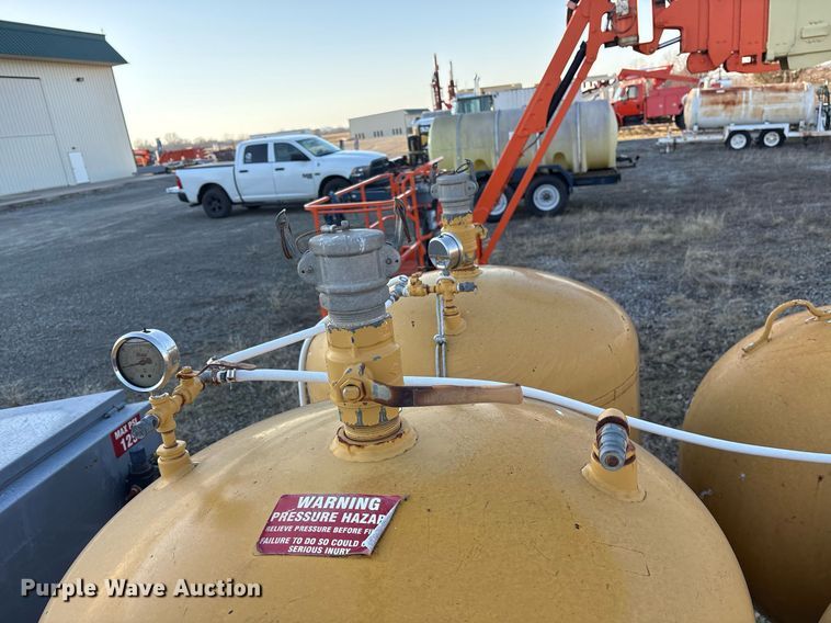 image for item EY9983 2010 Sage Oil Vac 112556 lube trailer