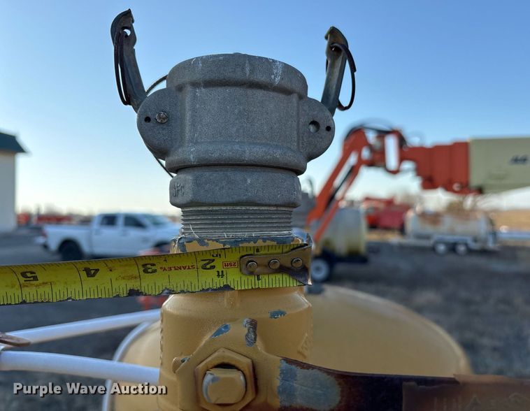 image for item EY9983 2010 Sage Oil Vac 112556 lube trailer