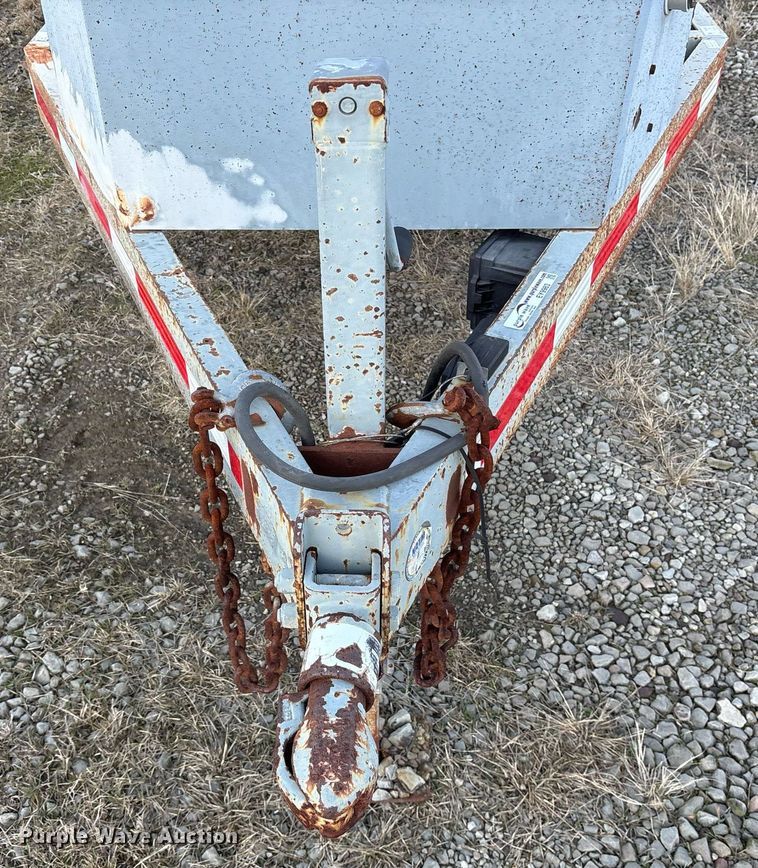 image for item EY9983 2010 Sage Oil Vac 112556 lube trailer